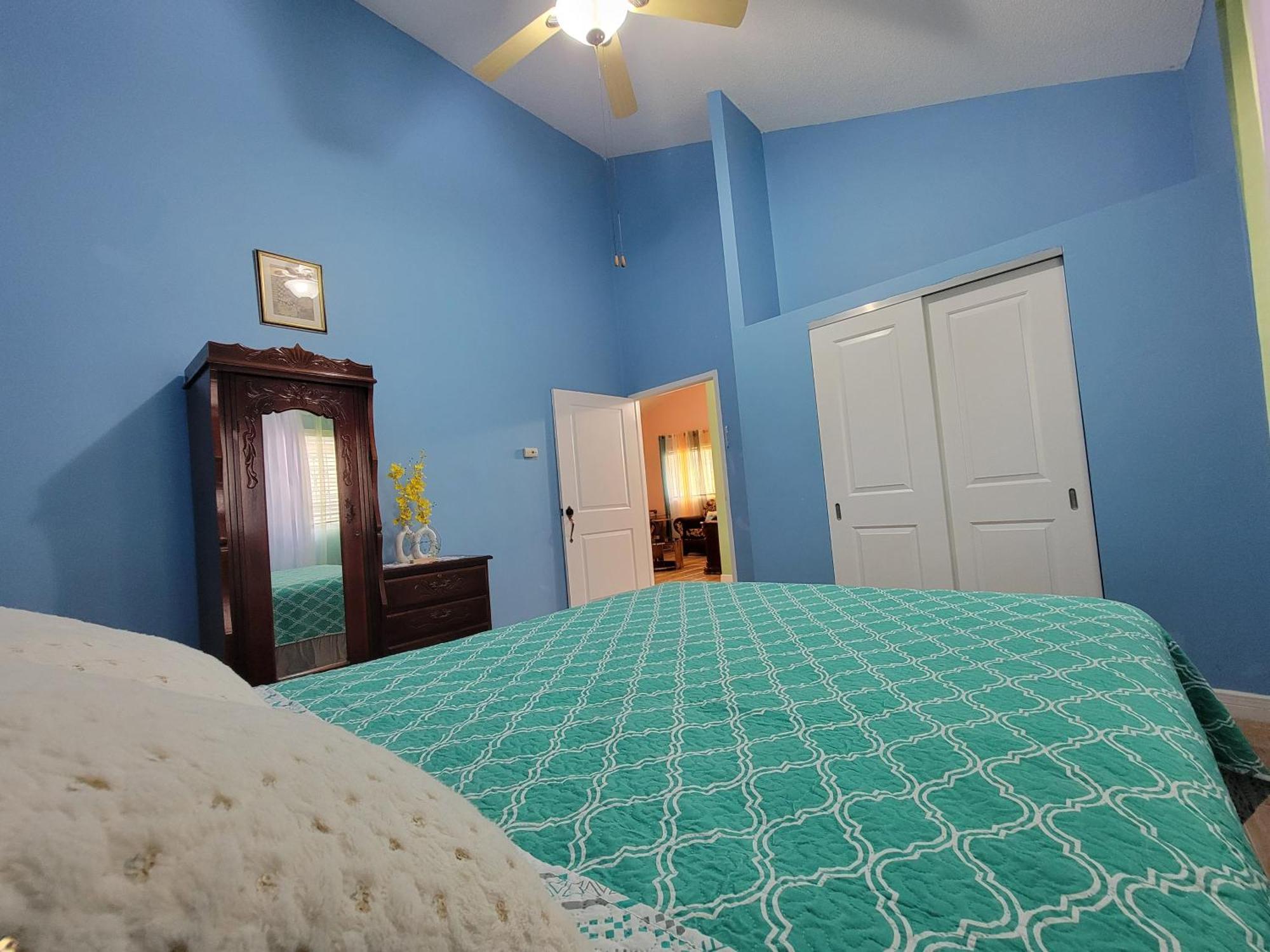 Comfortable Strategic Lodging Quarters Spanish Town Exterior photo